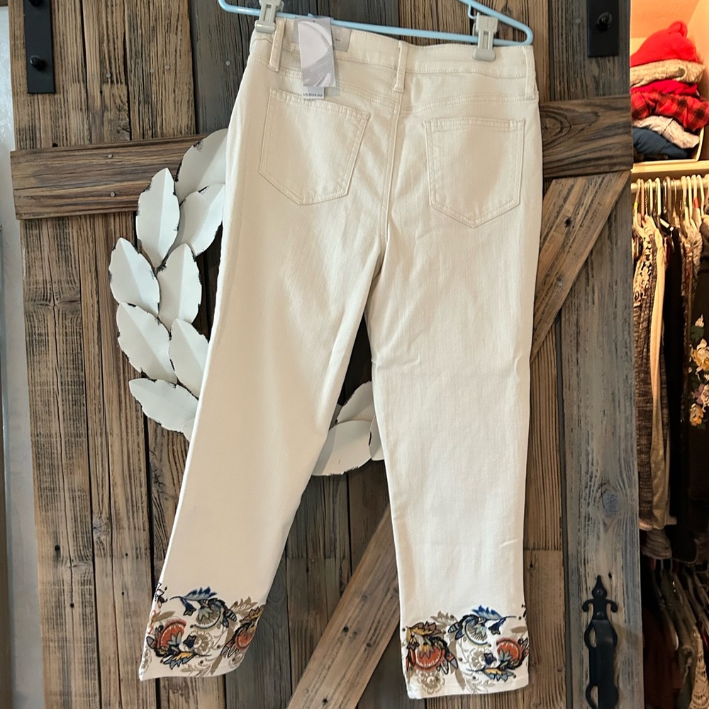 Chicos brand new embroidered white capris.